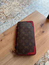 Lade das Bild in den Galerie-Viewer, LOUIS VUITTON RETIRO DAILY ZIPPY