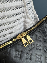 Lade das Bild in den Galerie-Viewer, LOUIS VUITTON COUSSIN HOBO MM