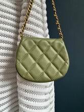 Lade das Bild in den Galerie-Viewer, CHANEL COCO MAIL MINI CLUTCH