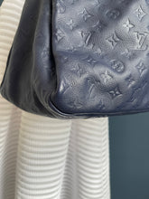 Lade das Bild in den Galerie-Viewer, LOUIS VUITTON ARTSY CELEST EMPREINTE