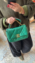 Lade das Bild in den Galerie-Viewer, CHANEL 19 SMALL