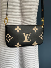 Lade das Bild in den Galerie-Viewer, LOUIS VUITTON POCHETTE BICOLOR