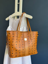 Lade das Bild in den Galerie-Viewer, MCM LIZ SHOPPER MEDIUM
