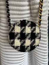Lade das Bild in den Galerie-Viewer, CHANEL 19 TWEED ROUND CLUTCH