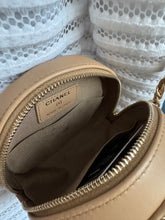 Lade das Bild in den Galerie-Viewer, CHANEL ROUND CLUTCH