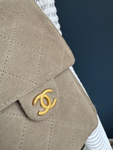 Lade das Bild in den Galerie-Viewer, CHANEL 25 SMALL WILDLEDER