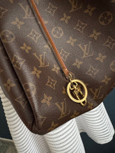 Lade das Bild in den Galerie-Viewer, LOUIS VUITTON ARTSY MM