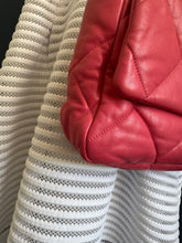 Lade das Bild in den Galerie-Viewer, CHANEL 19