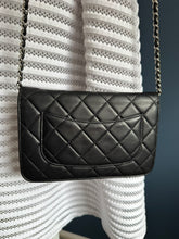 Lade das Bild in den Galerie-Viewer, CHANEL WOC