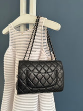 Lade das Bild in den Galerie-Viewer, CHANEL CLASSIC FLAP SMALL / BEUTEL