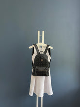 Lade das Bild in den Galerie-Viewer, MCM STARK MEDIUM RUCKSACK