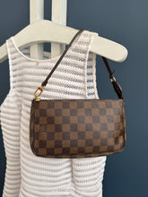 Lade das Bild in den Galerie-Viewer, LOUIS VUITTON POCHETTE