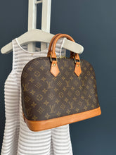 Lade das Bild in den Galerie-Viewer, LOUIS VUITTON ALMA PM