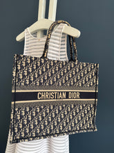 Lade das Bild in den Galerie-Viewer, DIOR TOTE BOOK LARGE