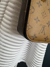Lade das Bild in den Galerie-Viewer, LOUIS VUITTON MÉTIS REVERSE