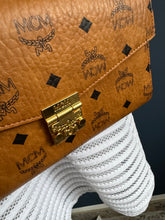 Lade das Bild in den Galerie-Viewer, MCM TRACY