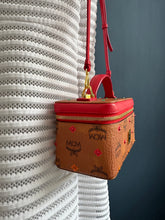 Lade das Bild in den Galerie-Viewer, MCM ROCKSTAR VANITY