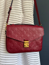 Lade das Bild in den Galerie-Viewer, LOUIS VUITTON MÉTIS CHERRY