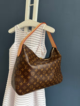 Lade das Bild in den Galerie-Viewer, LOUIS VUITTON SLOUCHY MM