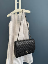 Lade das Bild in den Galerie-Viewer, CHANEL DOUBLE FLAP MAXI