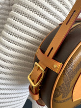 Lade das Bild in den Galerie-Viewer, LOUIS VUITTON BOÎTE CHAPEAU SOUPLE MM