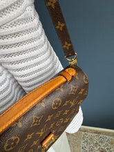 Lade das Bild in den Galerie-Viewer, LOUIS VUITTON MÉTIS