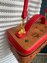 Lade das Bild in den Galerie-Viewer, MCM ROCKSTAR VANITY