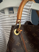 Lade das Bild in den Galerie-Viewer, LOUIS VUITTON ARTSY MM