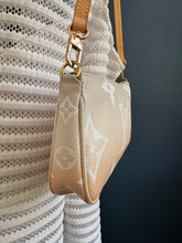 Lade das Bild in den Galerie-Viewer, LOUIS VUITTON POCHETTE