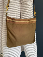 Lade das Bild in den Galerie-Viewer, PRADA CROSSBODY