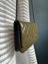 Lade das Bild in den Galerie-Viewer, CHANEL WOC