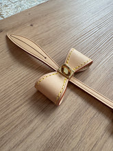 Lade das Bild in den Galerie-Viewer, LOUIS VUITTON ANHÄNGER INKL. SCHLÜSSEL