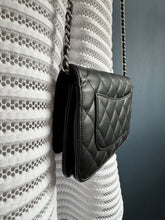 Lade das Bild in den Galerie-Viewer, CHANEL WOC