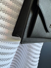 Lade das Bild in den Galerie-Viewer, LOUIS VUITTON MYLOCKME CHAIN