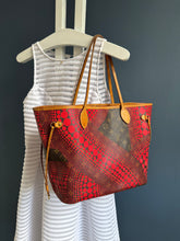 Lade das Bild in den Galerie-Viewer, LOUIS VUITTON NEVERFULL MM YOYOI KUSAMA