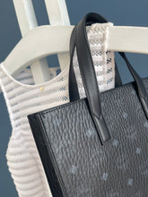 Lade das Bild in den Galerie-Viewer, MCM AREN BAG