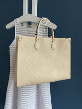 Lade das Bild in den Galerie-Viewer, LOUIS VUITTON ONTHEGO GM EMPREINTE