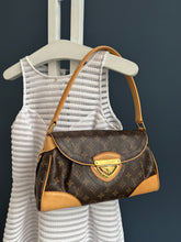 Lade das Bild in den Galerie-Viewer, LOUIS VUITTON BEVERLY MM