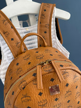 Lade das Bild in den Galerie-Viewer, MCM STARK LARGE RUCKSACK