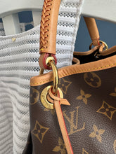 Lade das Bild in den Galerie-Viewer, LOUIS VUITTON ARTSY MM