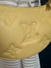 Lade das Bild in den Galerie-Viewer, LOUIS VUITTON OVER THE MOON