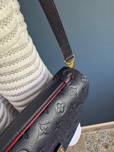 Lade das Bild in den Galerie-Viewer, LOUIS VUITTON MÉTIS EMPREINTE