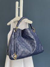 Lade das Bild in den Galerie-Viewer, LOUIS VUITTON ARTSY CELEST EMPREINTE