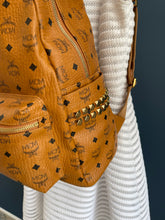 Lade das Bild in den Galerie-Viewer, MCM STARK LARGE RUCKSACK