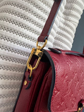 Lade das Bild in den Galerie-Viewer, LOUIS VUITTON MÉTIS CHERRY