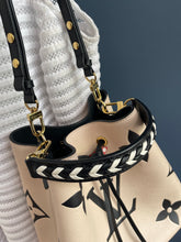 Lade das Bild in den Galerie-Viewer, LOUIS VUITTON NÉONOÉ CRAFTY