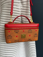 Lade das Bild in den Galerie-Viewer, MCM ROCKSTAR VANITY