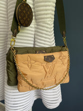 Lade das Bild in den Galerie-Viewer, LOUIS VUITTON MULTI POCHETTE PILLOW