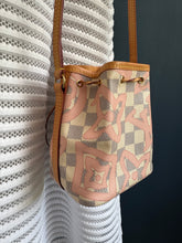 Lade das Bild in den Galerie-Viewer, LOUIS VUITTON NANA NOÉ TAHITIENNE
