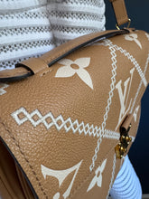 Lade das Bild in den Galerie-Viewer, LOUIS VUITTON MÉTIS ARIZONA